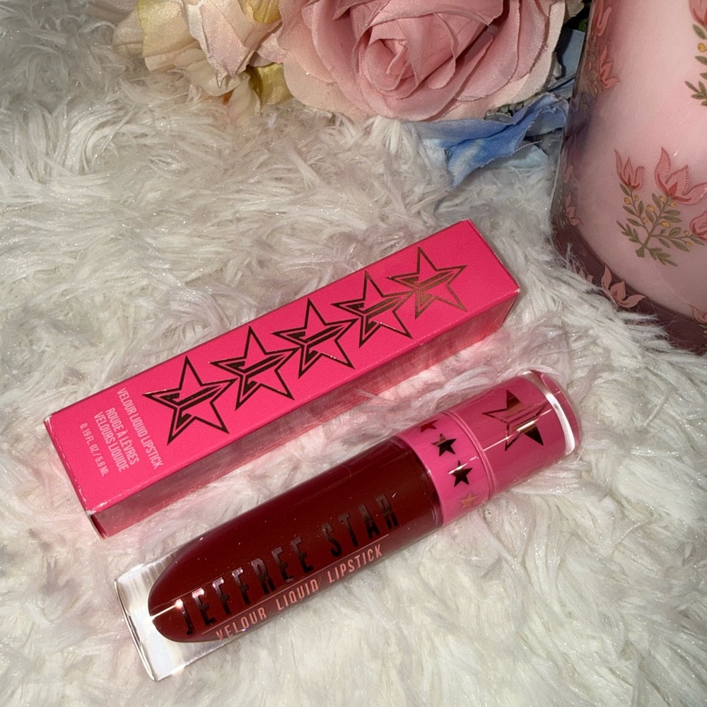 NIB - Jeffree Star Velour Liquid Lipstick in “Designer Blood”